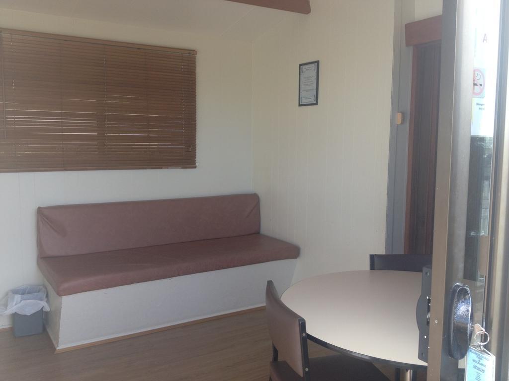 Hillcrest Tourist Park Hotel St Helens Room photo